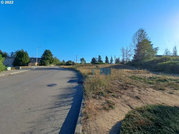 $1,175,000 | 2075 Northeast 240th Avenue, Wood Village, OR 97060