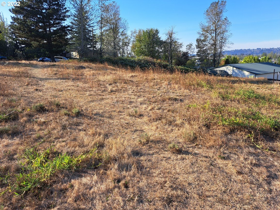 2075 Northeast 240th Avenue Wood Village, OR 97060 - Photo 9 of 32