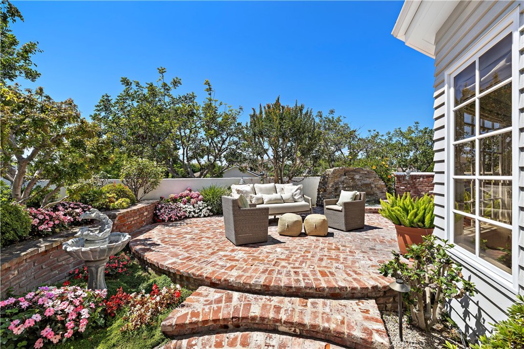 21 Emerald Irvine, CA 92614 - Photo 31 of 56 Stunning hardscape