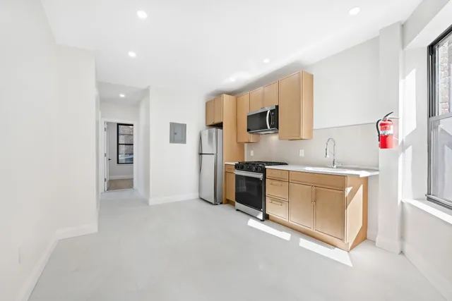 $1,975 | 346 Liberty Avenue, Unit 3, Jersey City, NJ 07307