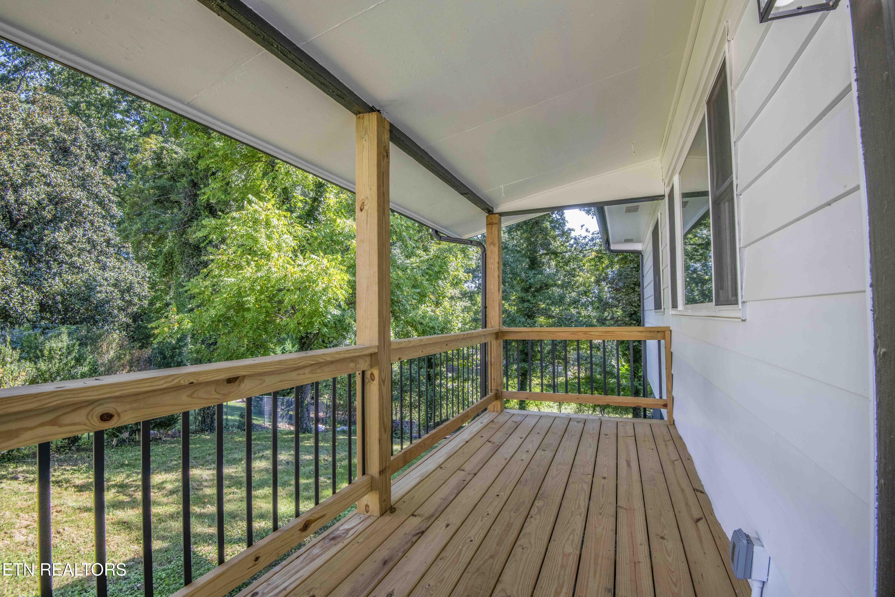 304 Firestone Road Oak Ridge, TN 37830 - Photo 5 of 50 porch