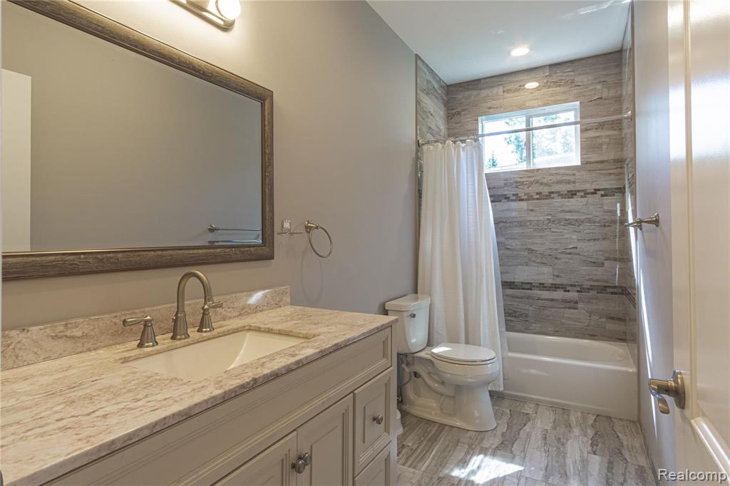 4459 Owen Road Fenton, MI 48430 - Photo 25 of 37