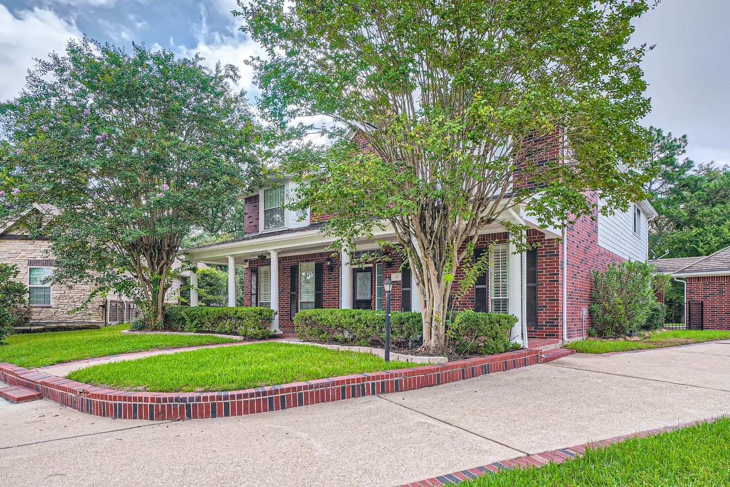 17 Leandro Court Montgomery, TX 77356 - Photo 3 of 38 front view of a house with a garden