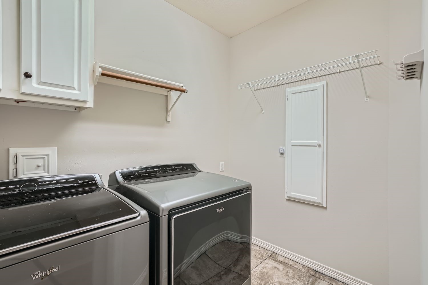 17 Leandro Court Montgomery, TX 77356 - Photo 34 of 38 a utility room with dryer and washer