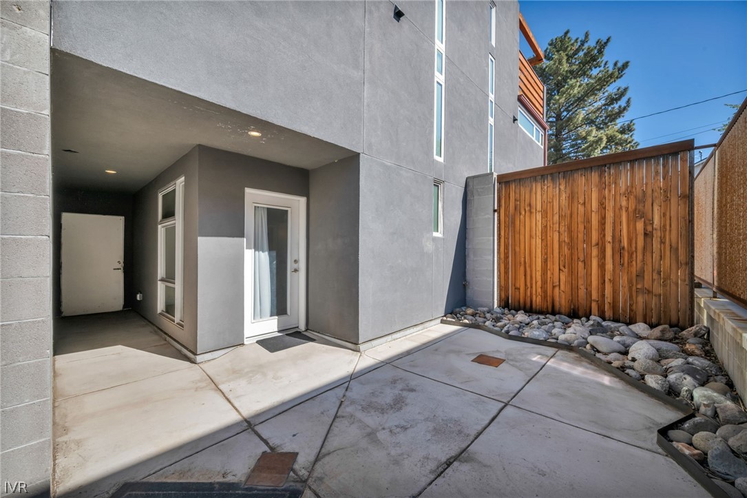 343 Mt Rose Street Reno, NV 89509 - Photo 38 of 46 347 Mount Rose back court yard