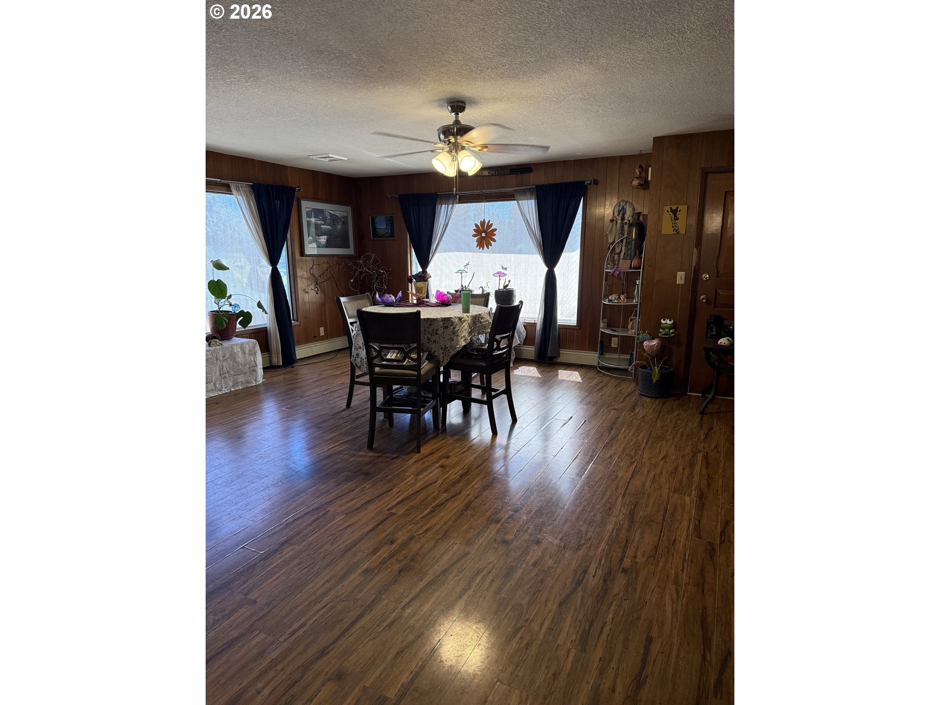 150 Southwest Brantley Drive Winston, OR 97496 - Photo 5 of 16 Living Room