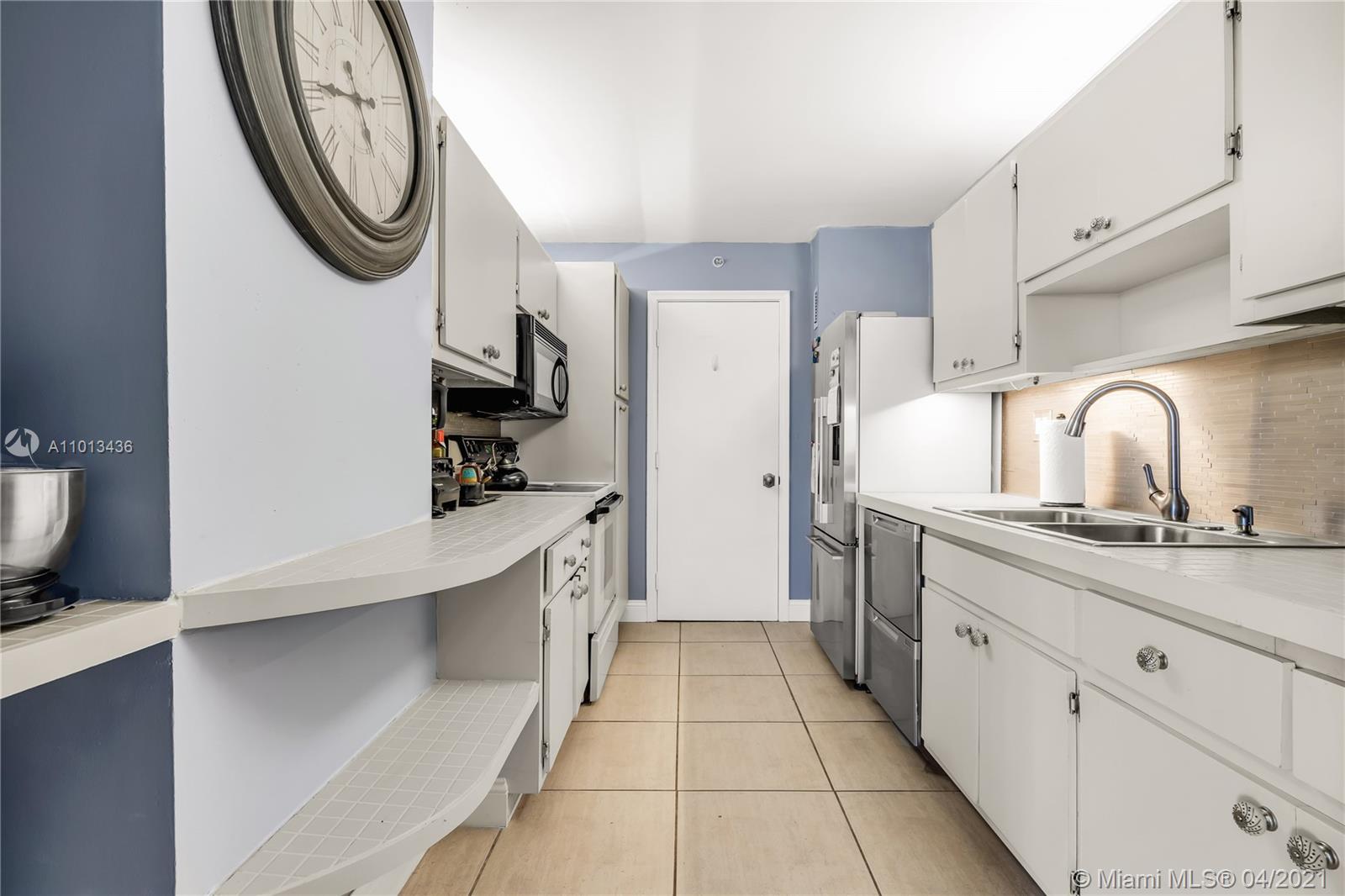 550 Ocean Drive, Unit 8H Key Biscayne, FL 33149 - Photo 14 of 34