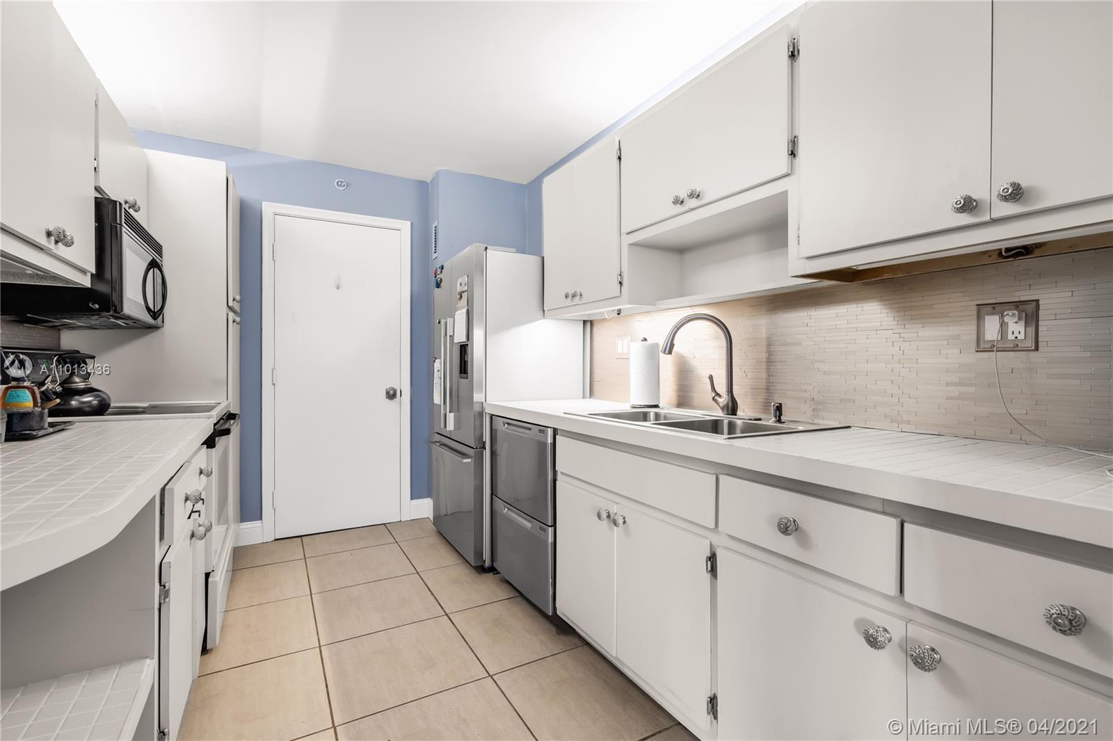 550 Ocean Drive, Unit 8H Key Biscayne, FL 33149 - Photo 15 of 34