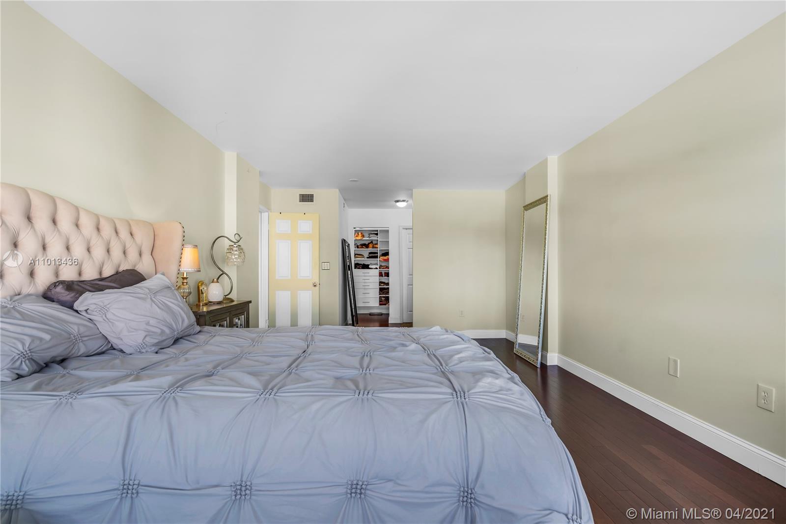 550 Ocean Drive, Unit 8H Key Biscayne, FL 33149 - Photo 22 of 34