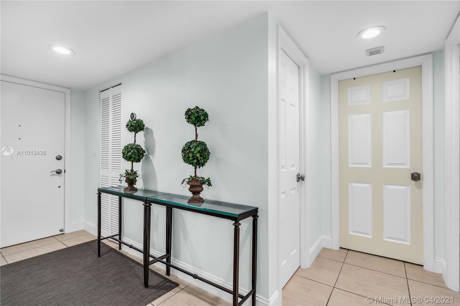 550 Ocean Drive, Unit 8H Key Biscayne, FL 33149 - Photo 4 of 34