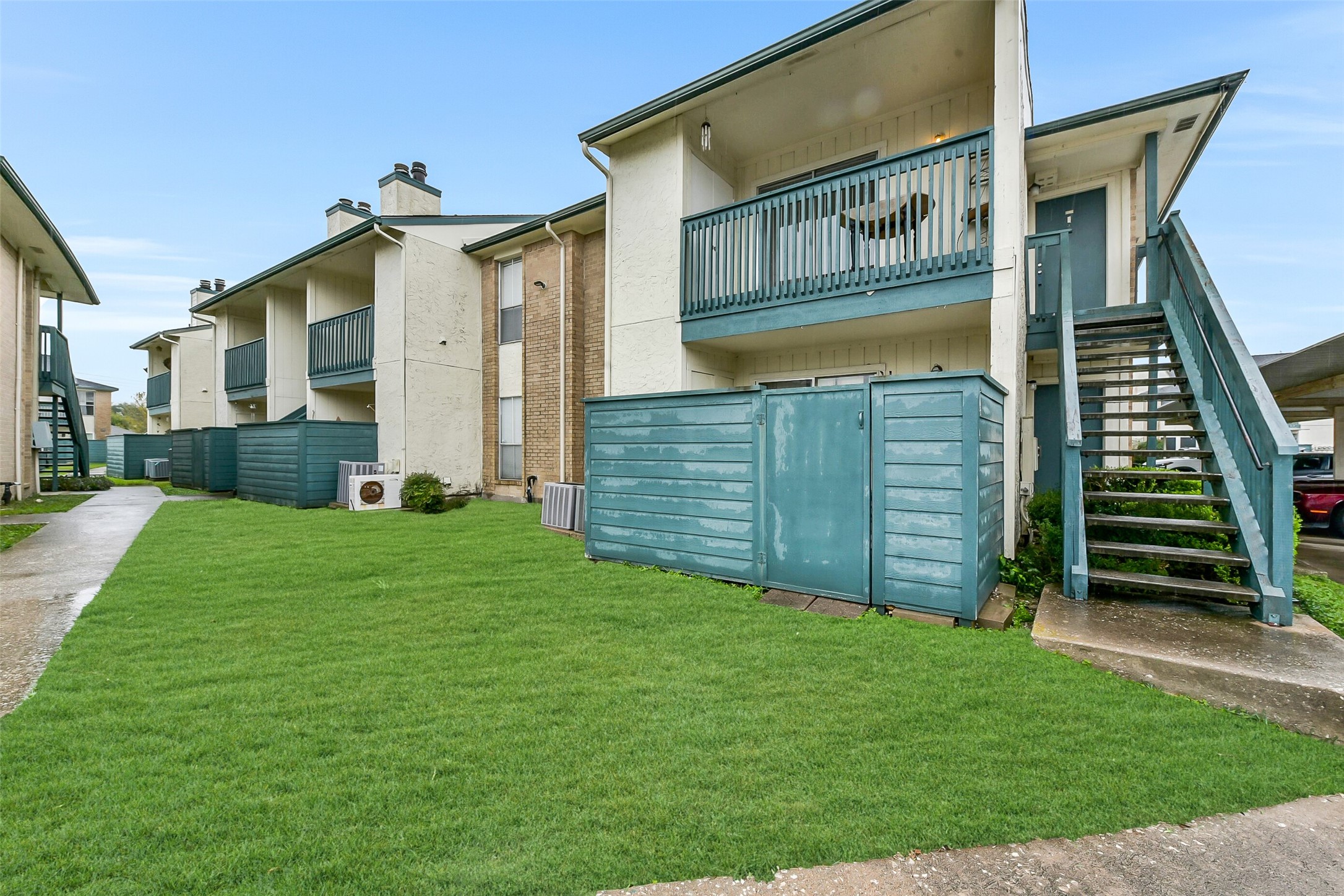 250 El Dorado Boulevard, Unit 248 Webster, TX 77598 - Photo 16 of 16 a view of a back yard of the house