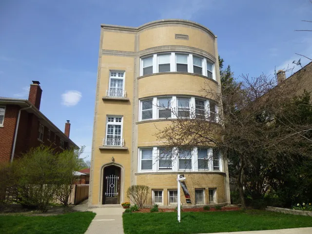 $2,100 | 8906 Ewing Avenue, Unit 2, Evanston, IL 60203