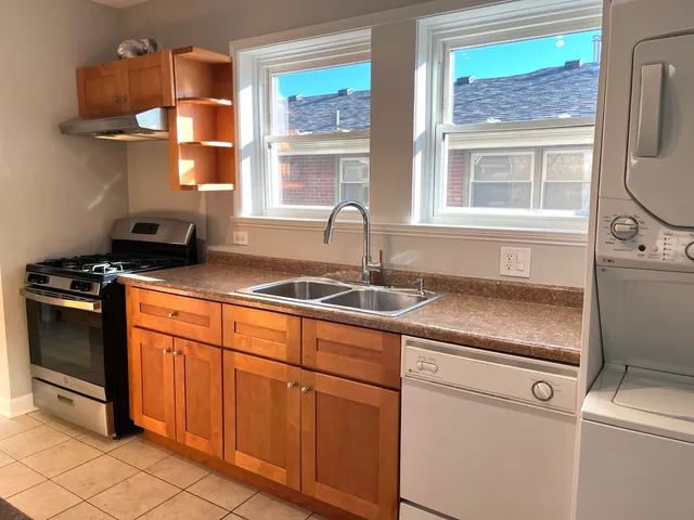 $2,100 | 8906 Ewing Avenue, Unit 2, Evanston, IL 60203