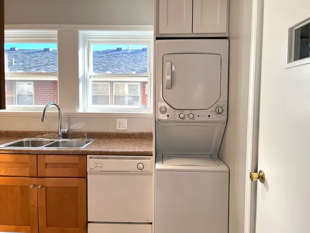 $2,100 | 8906 Ewing Avenue, Unit 2, Evanston, IL 60203