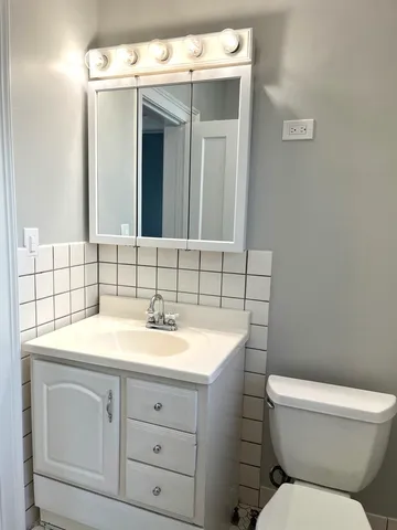 $2,100 | 8906 Ewing Avenue, Unit 2, Evanston, IL 60203