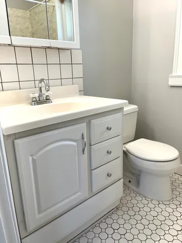 $2,100 | 8906 Ewing Avenue, Unit 2, Evanston, IL 60203