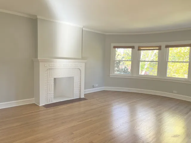$2,100 | 8906 Ewing Avenue, Unit 2, Evanston, IL 60203