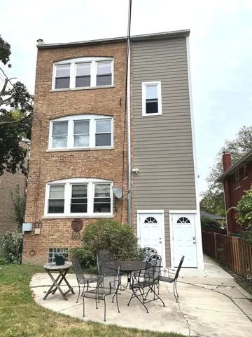$2,100 | 8906 Ewing Avenue, Unit 2, Evanston, IL 60203