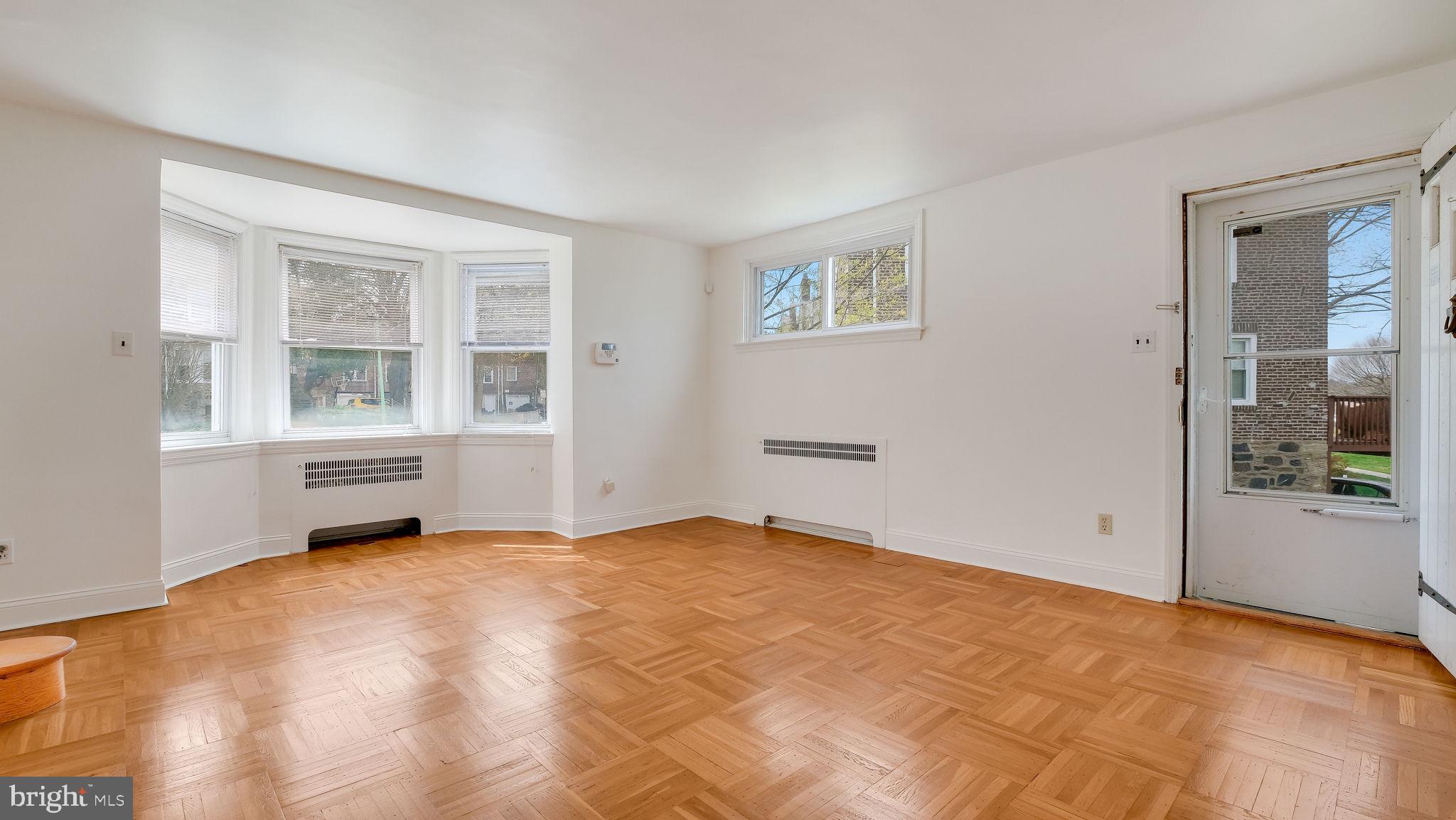 136 Academy Lane Upper Darby, PA 19082 - Photo 5 of 27 Living Room