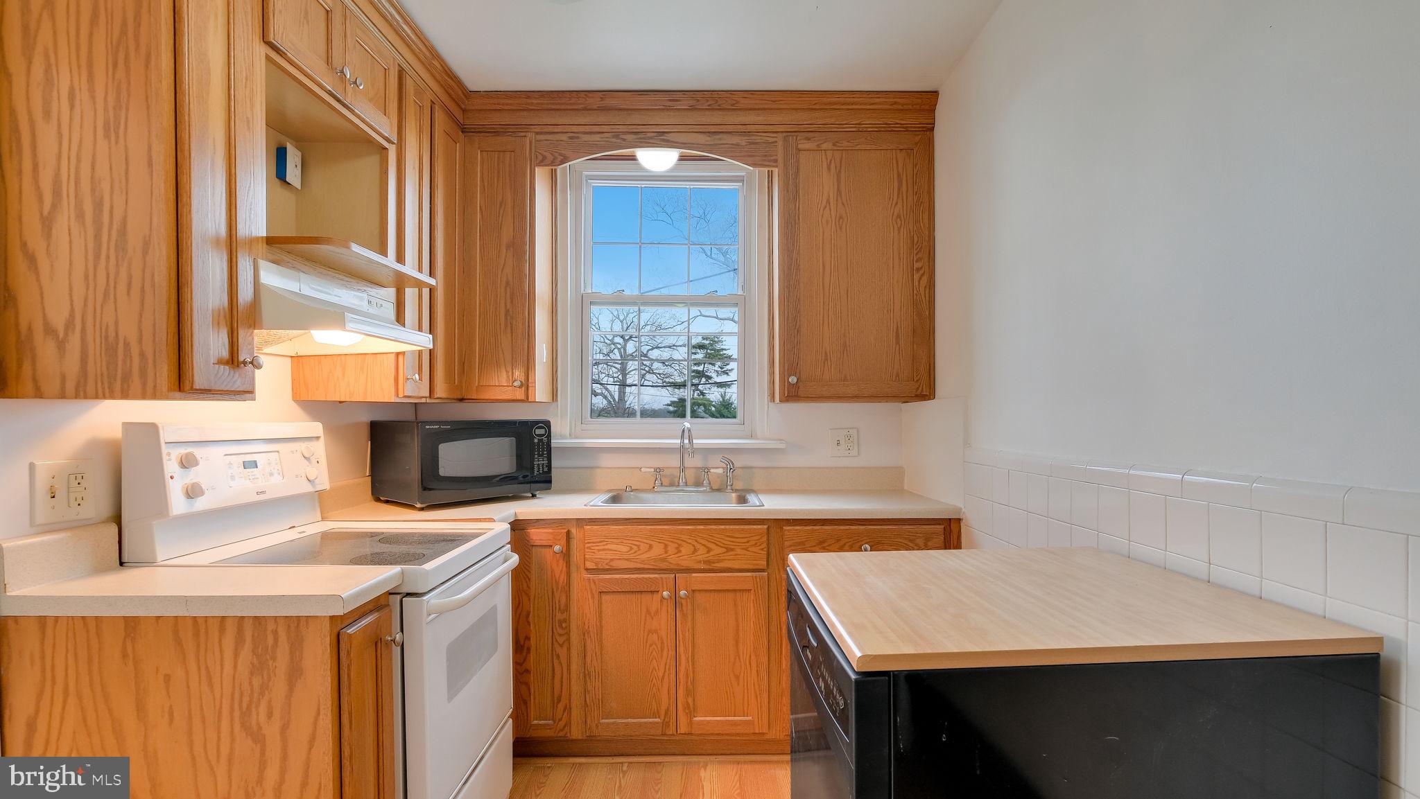 136 Academy Lane Upper Darby, PA 19082 - Photo 10 of 27 Kitchen