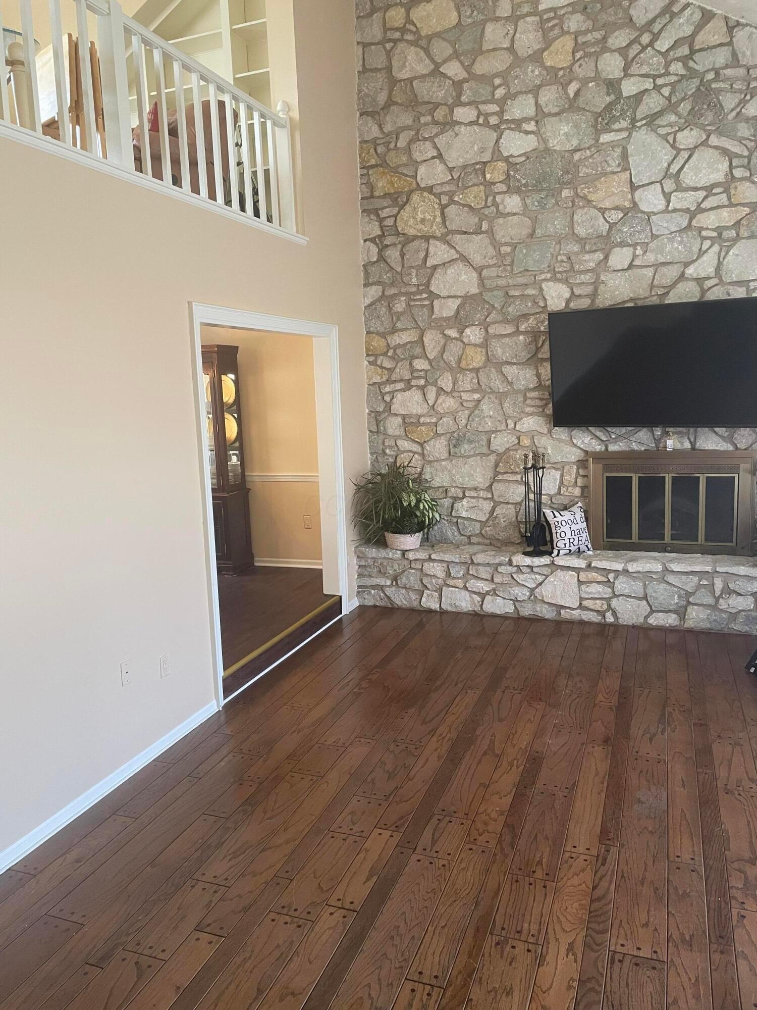 3033 Linmuth Drive West Springfield, OH 45503 - Photo 5 of 22 LIVING ROOM W/FIREPLACE VIEW