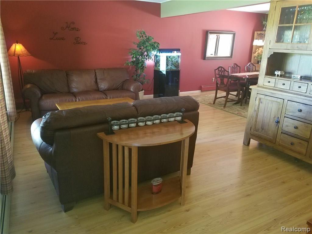 36214 Smithfield Road Farmington, MI 48335 - Photo 2 of 41 Living Room