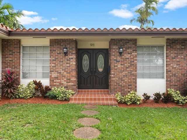 $4,975 | 911 Pizarro Street, Coral Gables, FL 33134