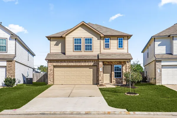 a view of a back yard of the house