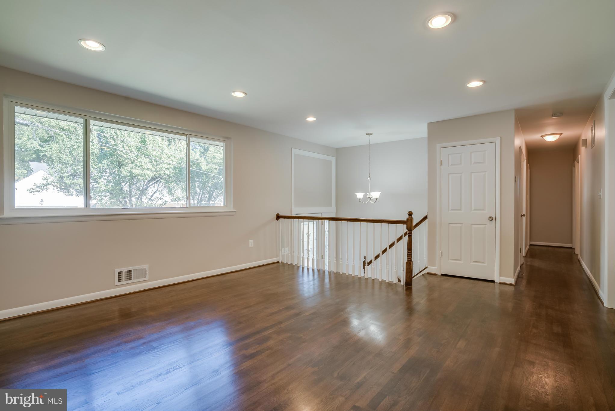 5605 Jason Street Cheverly, MD 20785 - Photo 11 of 30 Living Room