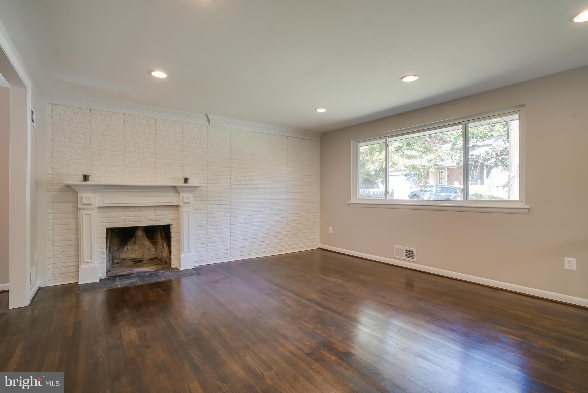 5605 Jason Street Cheverly, MD 20785 - Photo 12 of 30 Living Room