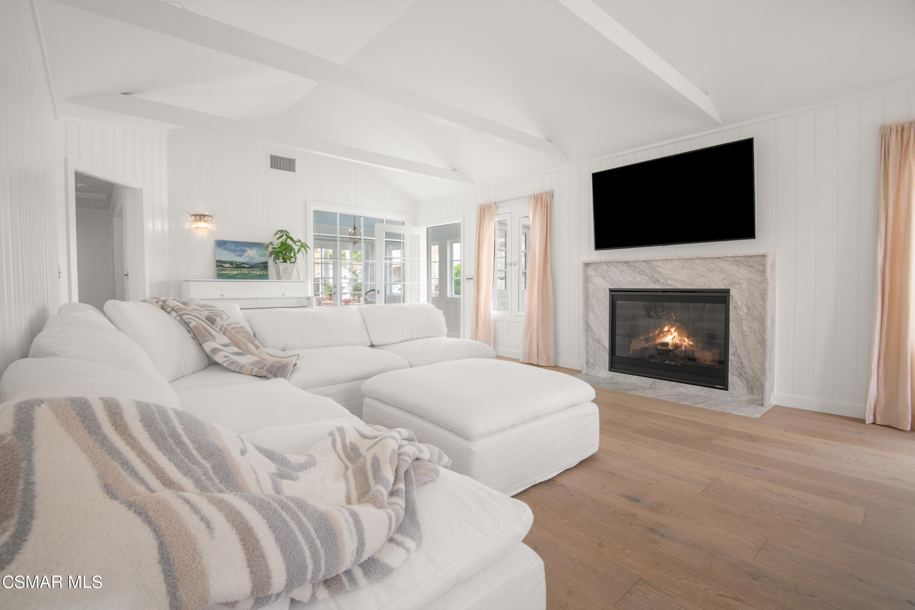 132 Santa Rosa Avenue Oxnard, CA 93035 - Photo 6 of 28 a large white bed with fireplace