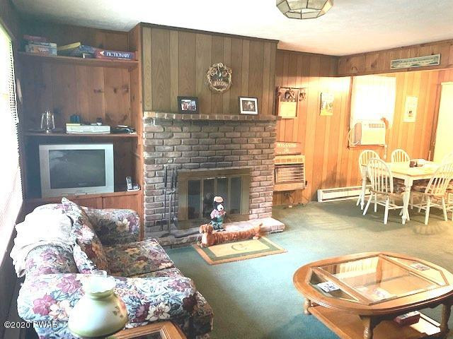 172 Rockway Road Lake Ariel, PA 18436 - Photo 3 of 31 Living Room