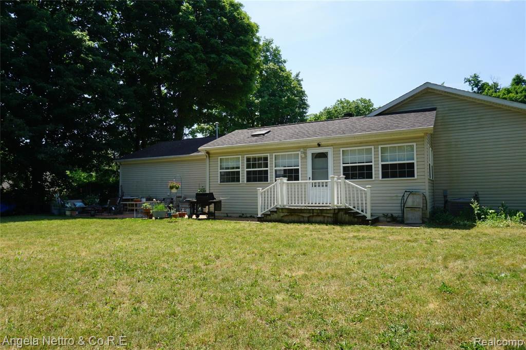 50428 Bog Road Belleville, MI 48111 - Photo 11 of 34