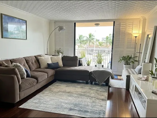 $1,700 | 2450 Northeast 135th Street, Unit 103, North Miami, FL 33181