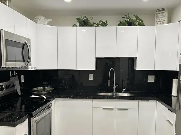 $1,700 | 2450 Northeast 135th Street, Unit 103, North Miami, FL 33181