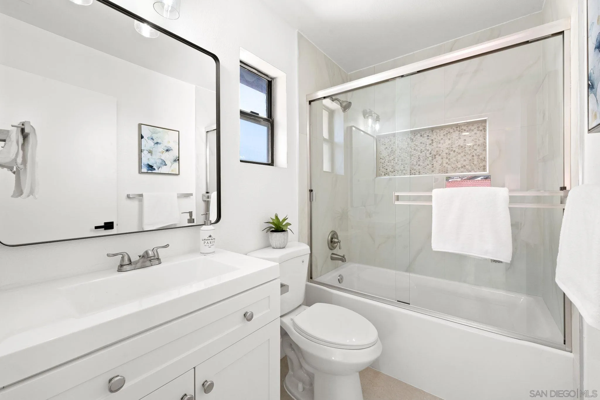 1436 Timber Escondido, CA 92027 - Photo 27 of 44 a bathroom with a sink mirror toilet and bathtub