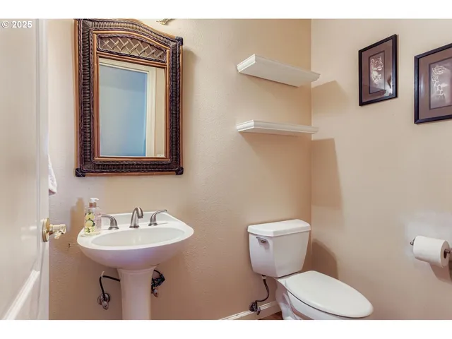 $738,000 | 6340 Southwest 166th Place, Beaverton, OR 97007