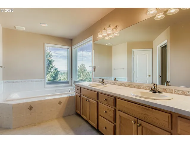 $738,000 | 6340 Southwest 166th Place, Beaverton, OR 97007