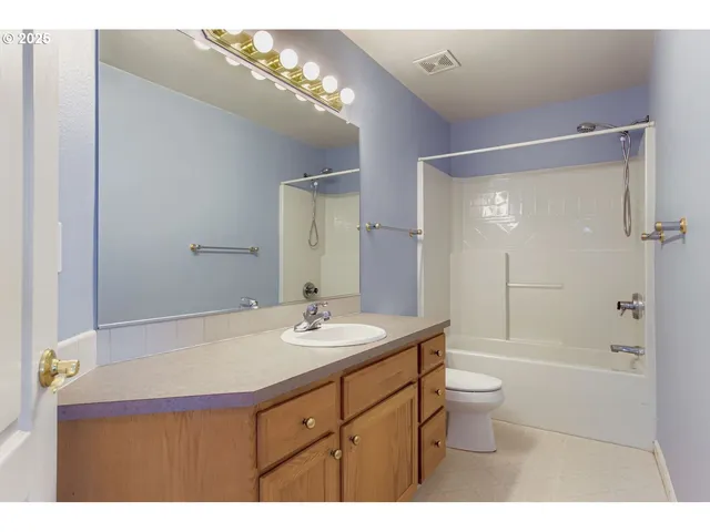 $738,000 | 6340 Southwest 166th Place, Beaverton, OR 97007