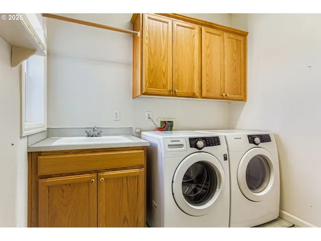 $738,000 | 6340 Southwest 166th Place, Beaverton, OR 97007