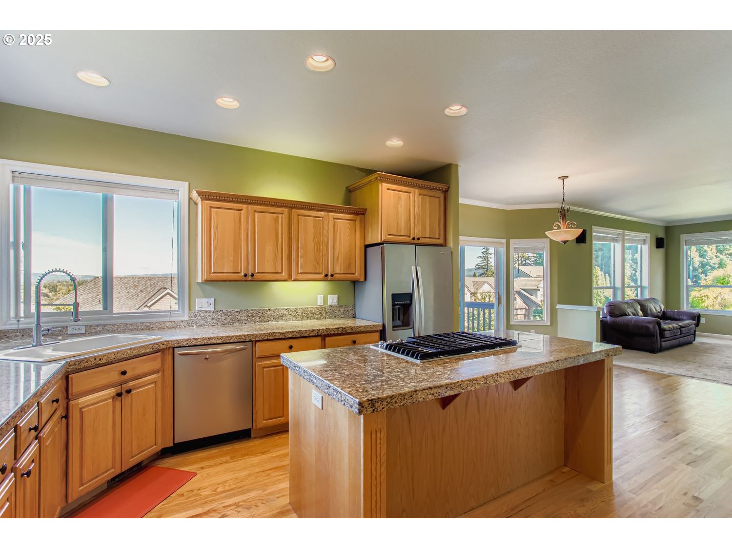 6340 Southwest 166th Place Beaverton, OR 97007 - Photo 6 of 26 Kitchen