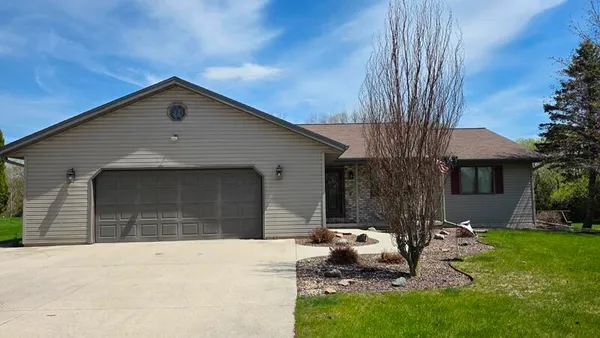 $469,900 | 1209 Stonebridge Drive, Howards Grove, WI 53083