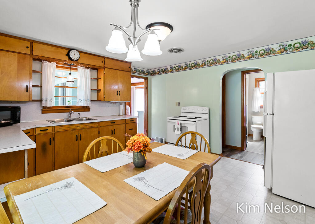 7692 South 80th Avenue Rothbury, MI 49452 - Photo 15 of 39 7692S.80th-16LoRes