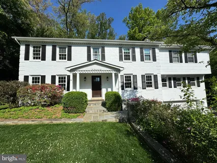 $1,600,000 | 2006 Carriage Court, Vienna, VA 22181