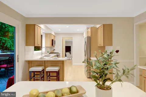 $1,600,000 | 2006 Carriage Court, Vienna, VA 22181