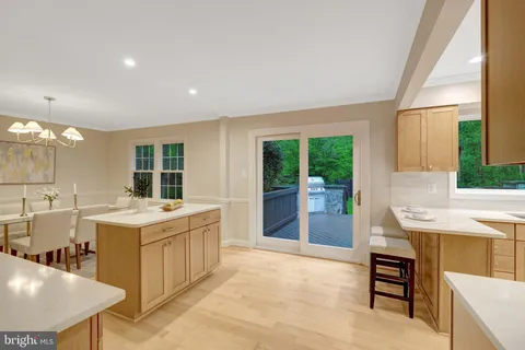 $1,600,000 | 2006 Carriage Court, Vienna, VA 22181