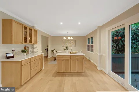 $1,600,000 | 2006 Carriage Court, Vienna, VA 22181