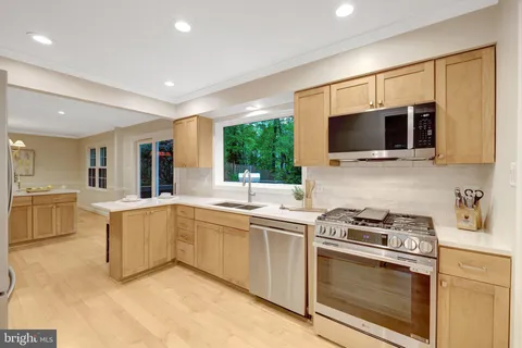 $1,600,000 | 2006 Carriage Court, Vienna, VA 22181