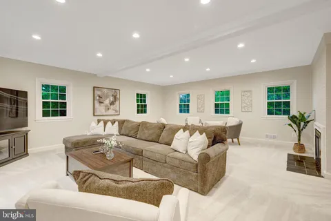 $1,600,000 | 2006 Carriage Court, Vienna, VA 22181
