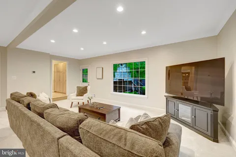 $1,600,000 | 2006 Carriage Court, Vienna, VA 22181